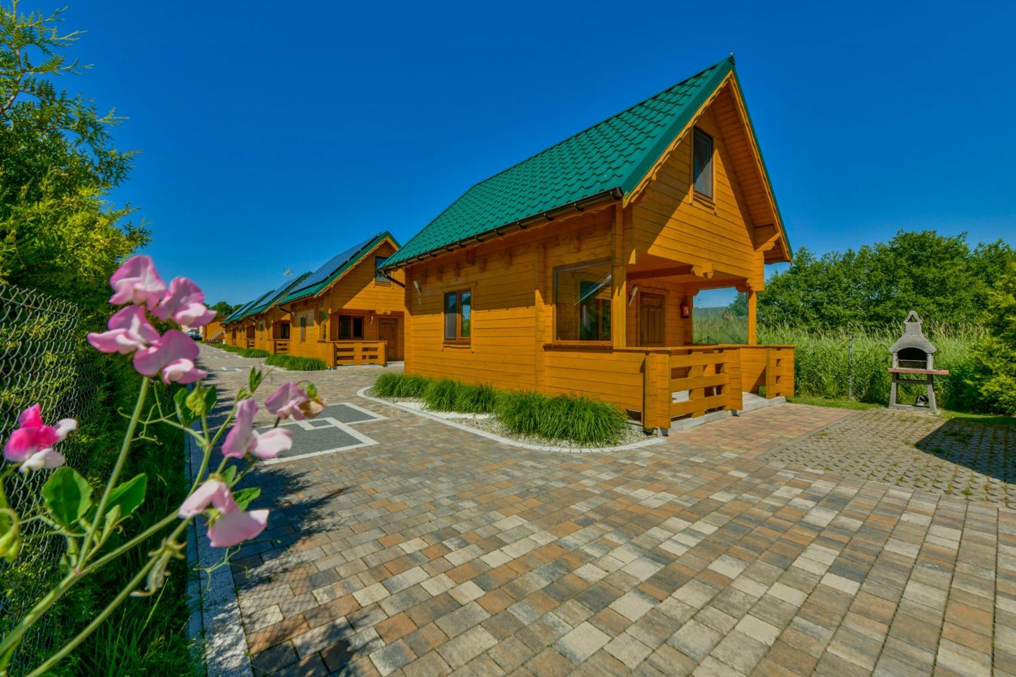 Domki, Apartamenty I Restauracja Wloczega Gąski Екстериор снимка